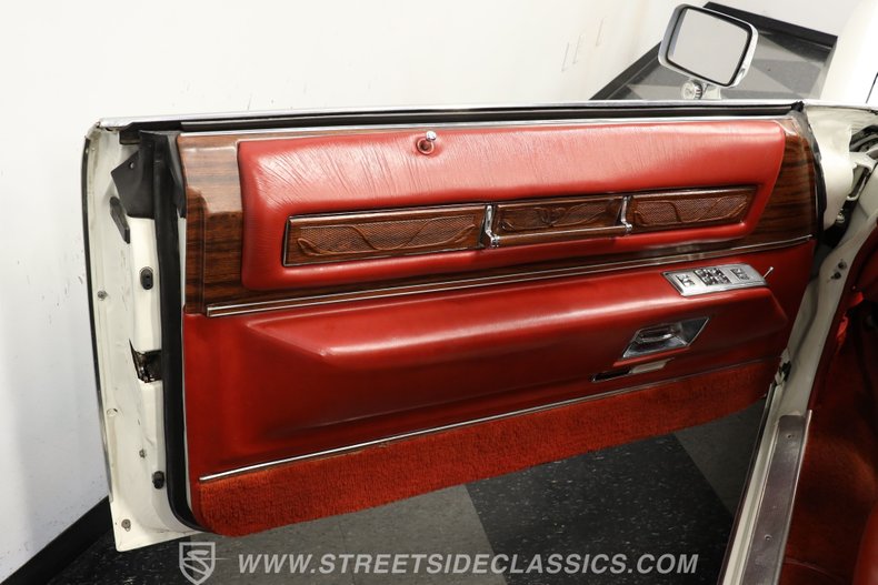 Cadillac-Eldorado-1976-Cotillion-White-Dark-Firethorn-27