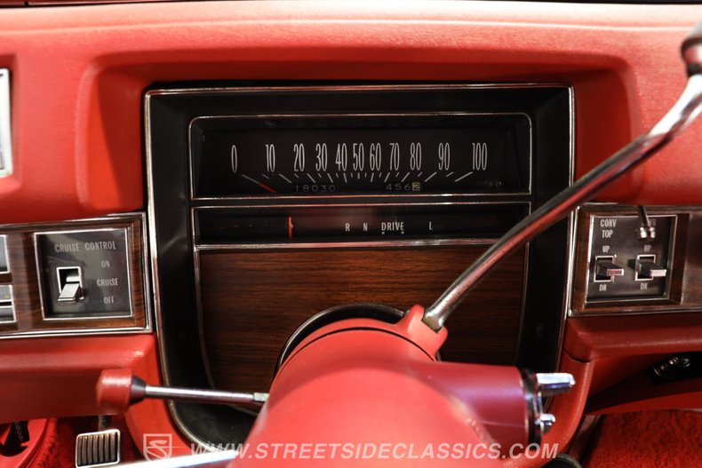 Cadillac-Eldorado-1976-Cotillion-White-Dark-Firethorn-30