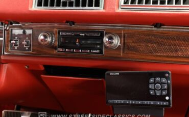 Cadillac-Eldorado-1976-Cotillion-White-Dark-Firethorn-32