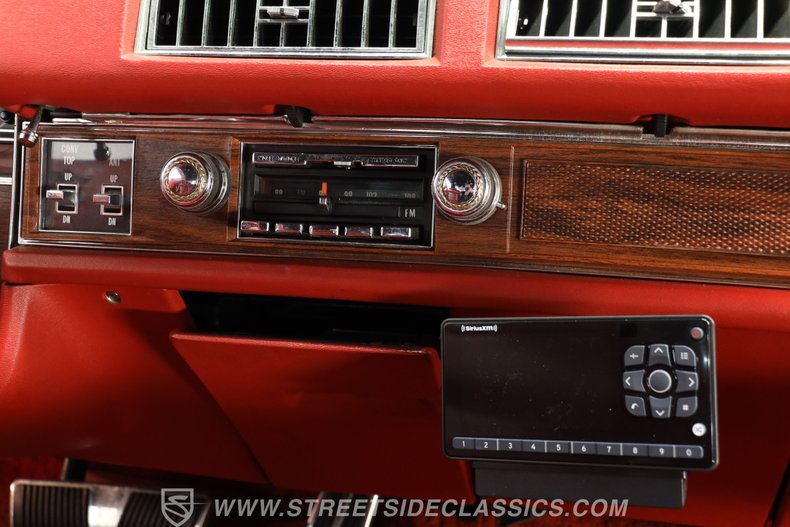 Cadillac-Eldorado-1976-Cotillion-White-Dark-Firethorn-32