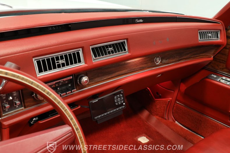Cadillac-Eldorado-1976-Cotillion-White-Dark-Firethorn-33