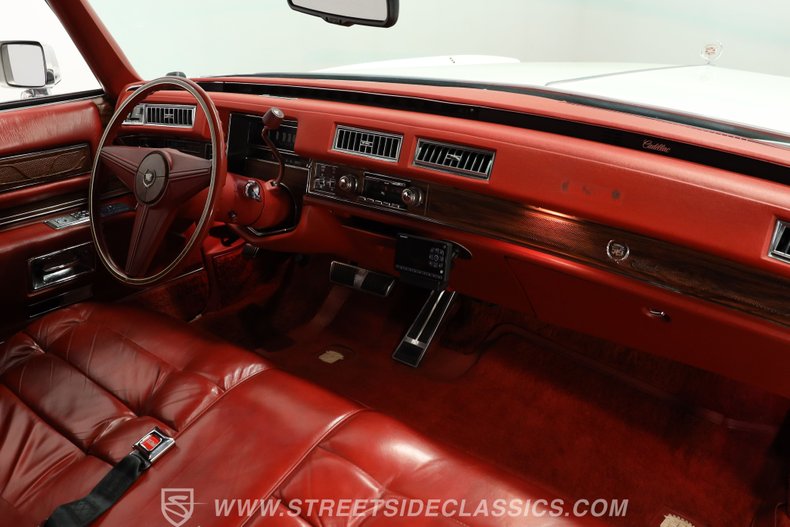Cadillac-Eldorado-1976-Cotillion-White-Dark-Firethorn-39