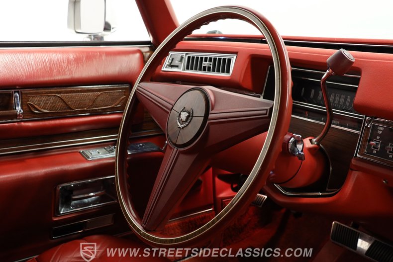 Cadillac-Eldorado-1976-Cotillion-White-Dark-Firethorn-40