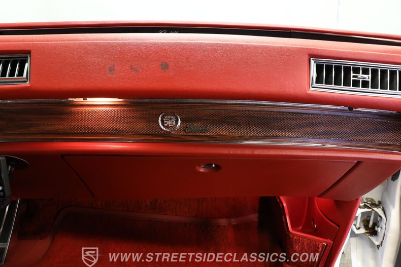 Cadillac-Eldorado-1976-Cotillion-White-Dark-Firethorn-41