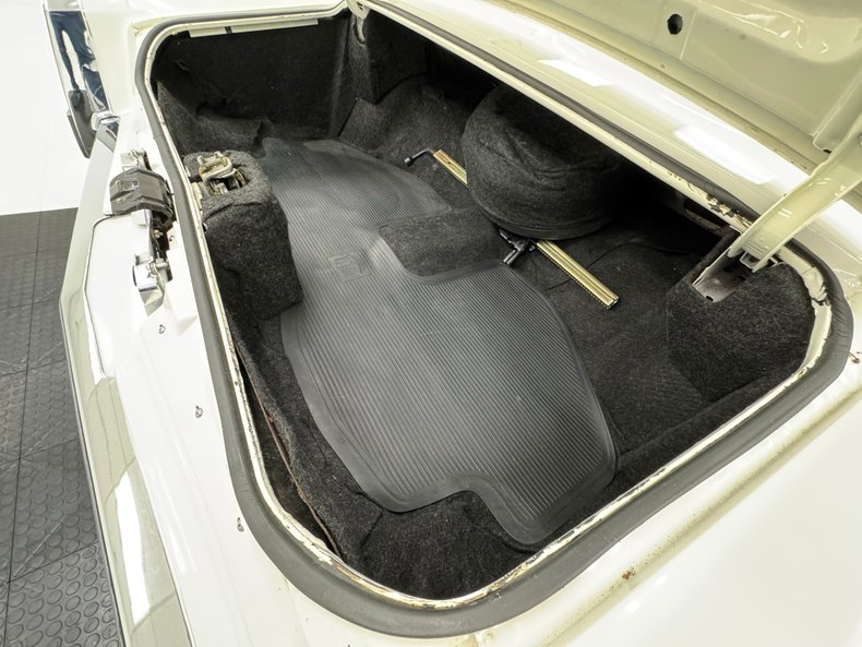 Cadillac-Eldorado-1978-Cotillion-White-White-87