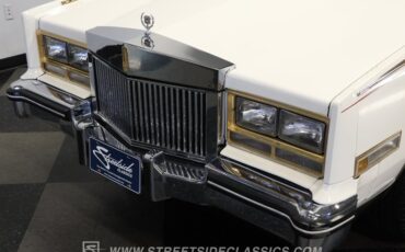 Cadillac-Eldorado-1984-White-Dark-Carmine-Red-27