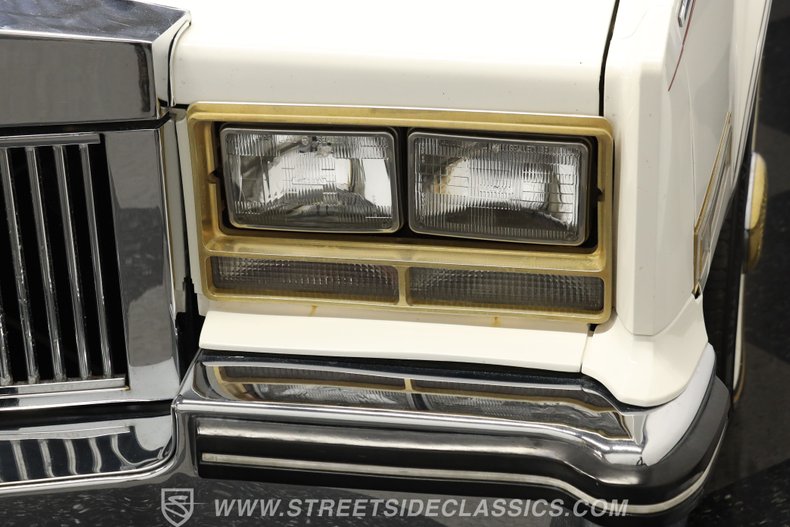 Cadillac-Eldorado-1984-White-Dark-Carmine-Red-28