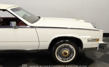 Cadillac-Eldorado-1984-White-Dark-Carmine-Red-31