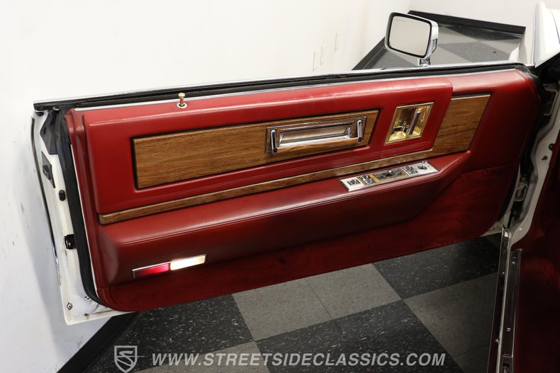 Cadillac-Eldorado-1984-White-Dark-Carmine-Red-33
