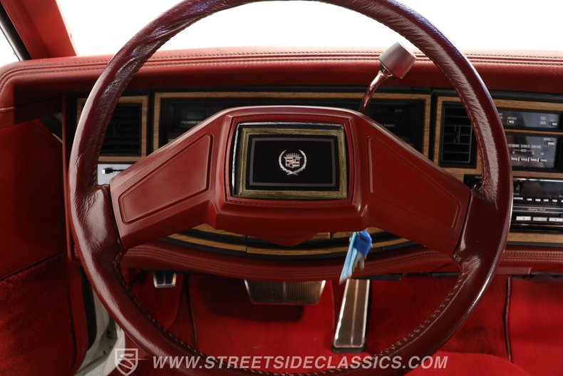 Cadillac-Eldorado-1984-White-Dark-Carmine-Red-34