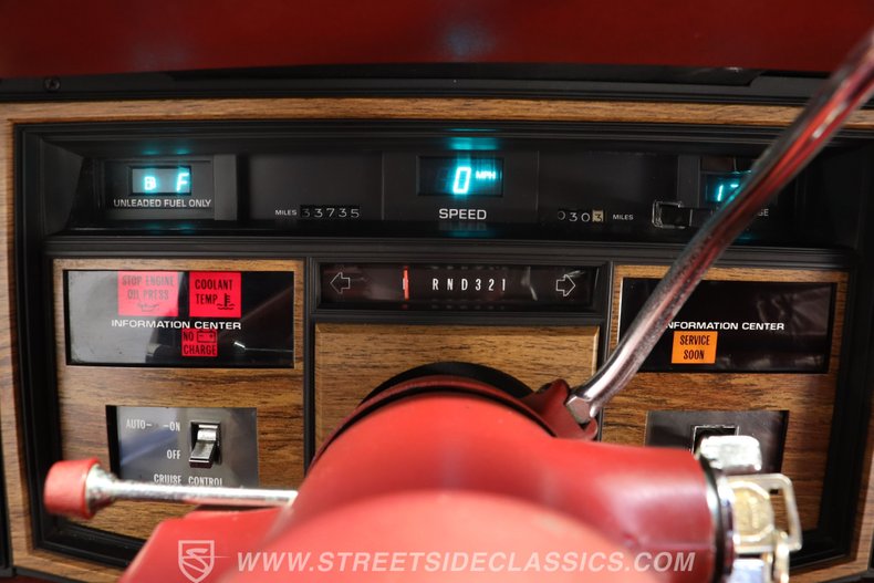 Cadillac-Eldorado-1984-White-Dark-Carmine-Red-35