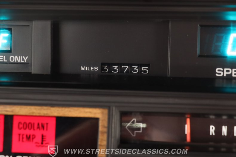 Cadillac-Eldorado-1984-White-Dark-Carmine-Red-36