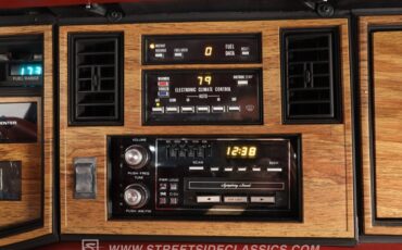 Cadillac-Eldorado-1984-White-Dark-Carmine-Red-37