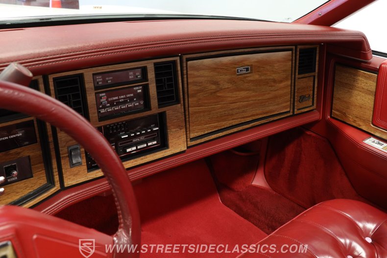 Cadillac-Eldorado-1984-White-Dark-Carmine-Red-38