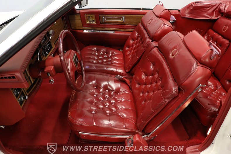 Cadillac-Eldorado-1984-White-Dark-Carmine-Red-39