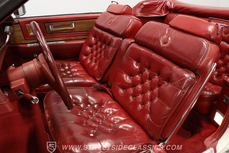 Cadillac-Eldorado-1984-White-Dark-Carmine-Red-40