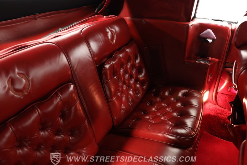 Cadillac-Eldorado-1984-White-Dark-Carmine-Red-42