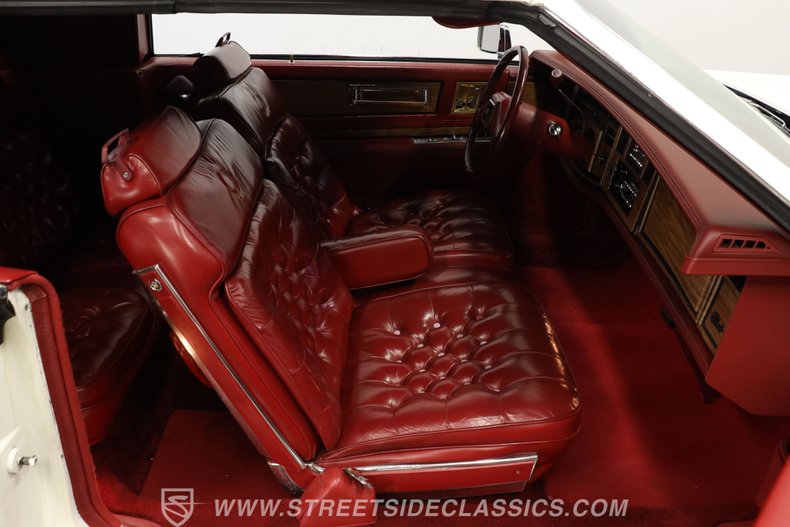 Cadillac-Eldorado-1984-White-Dark-Carmine-Red-43