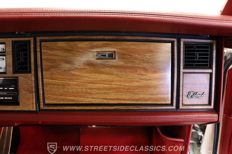 Cadillac-Eldorado-1984-White-Dark-Carmine-Red-46