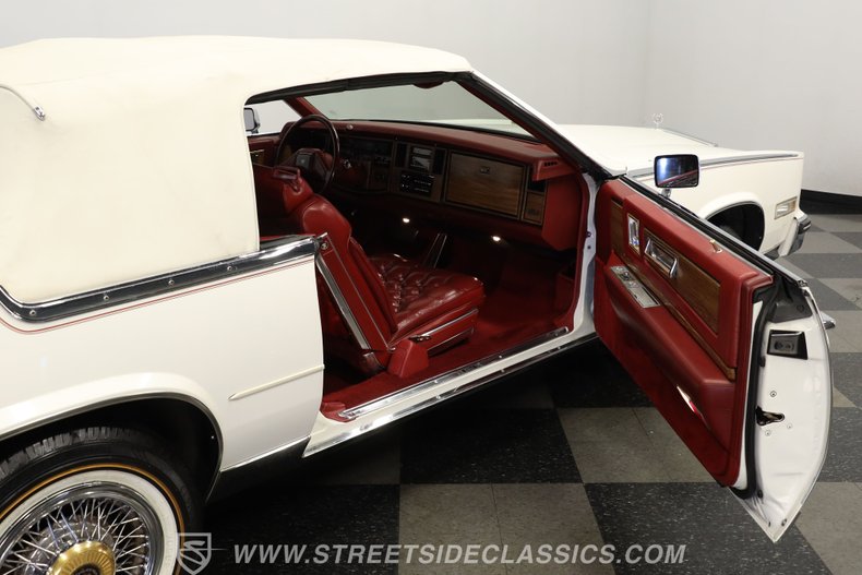 Cadillac-Eldorado-1984-White-Dark-Carmine-Red-48