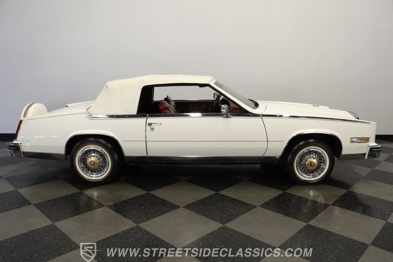 Cadillac-Eldorado-1984-White-Dark-Carmine-Red-8