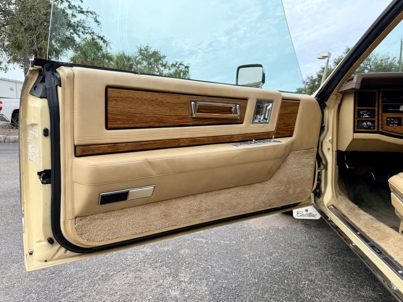 Cadillac-Eldorado-1985-Light-Yellow-Alabaster-34