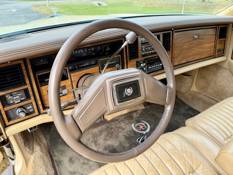 Cadillac-Eldorado-1985-Light-Yellow-Alabaster-49
