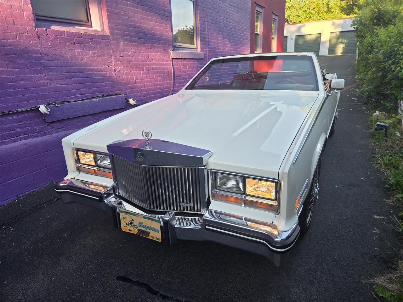 Cadillac-Eldorado-biarritz-1984-White-Red-1