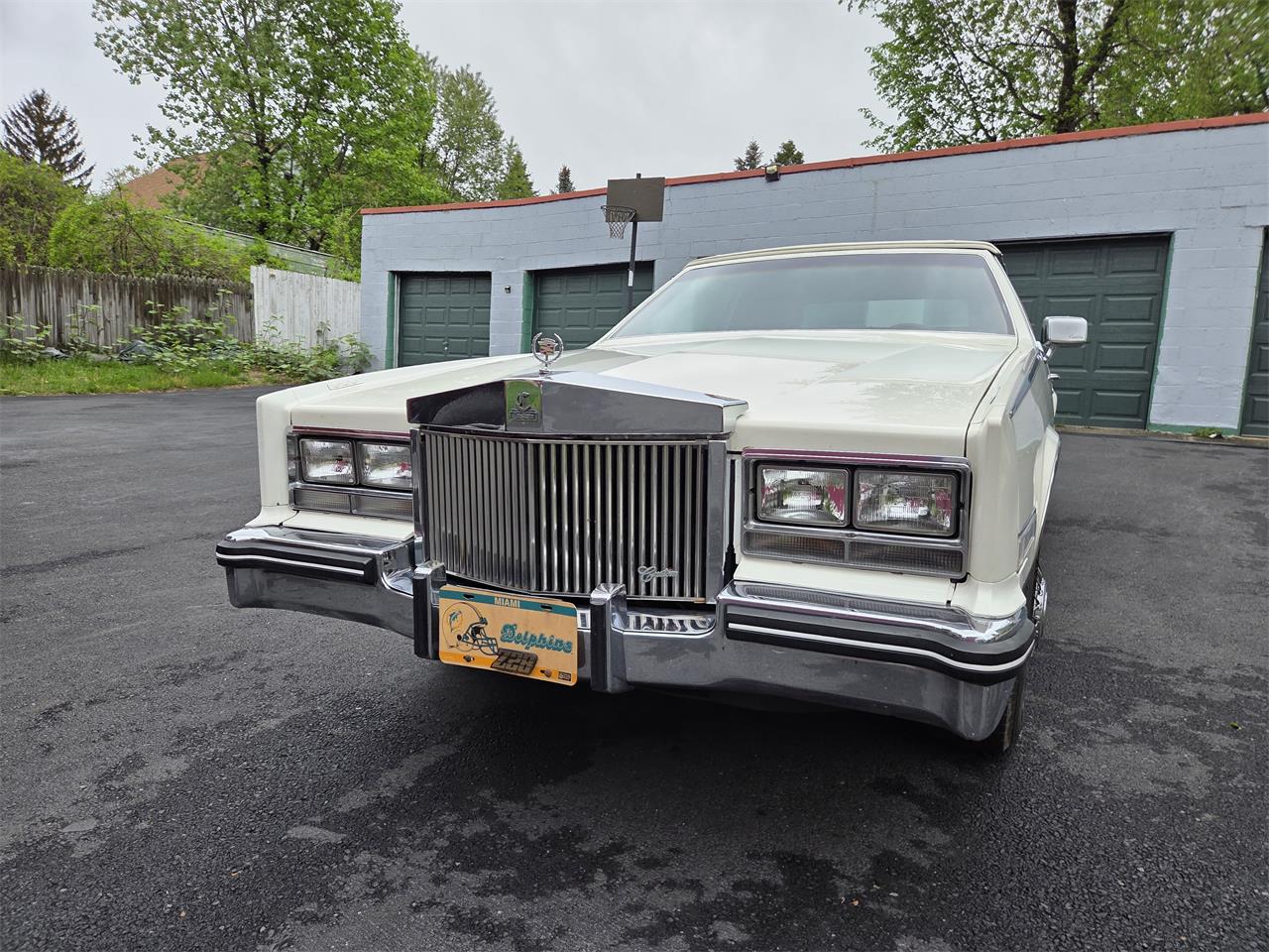 Cadillac-Eldorado-biarritz-1984-White-Red-2