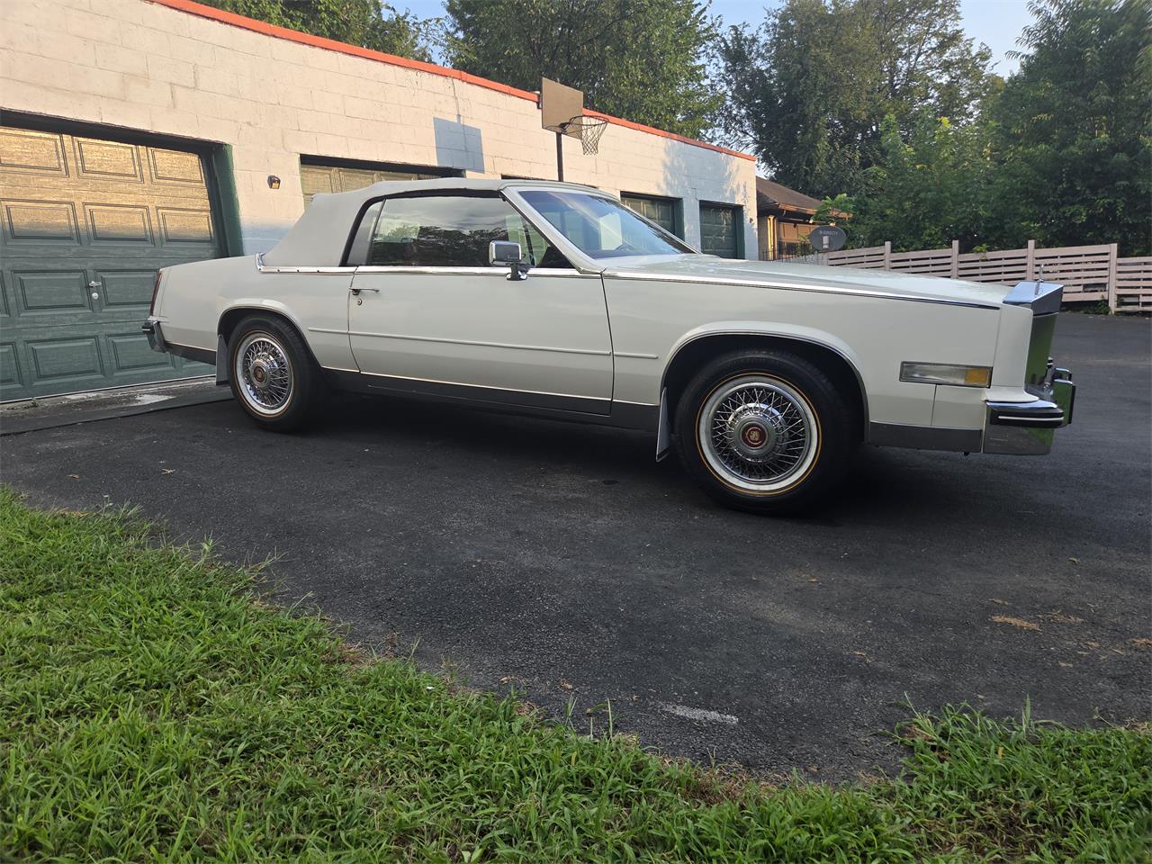 Cadillac-Eldorado-biarritz-1984-White-Red-4