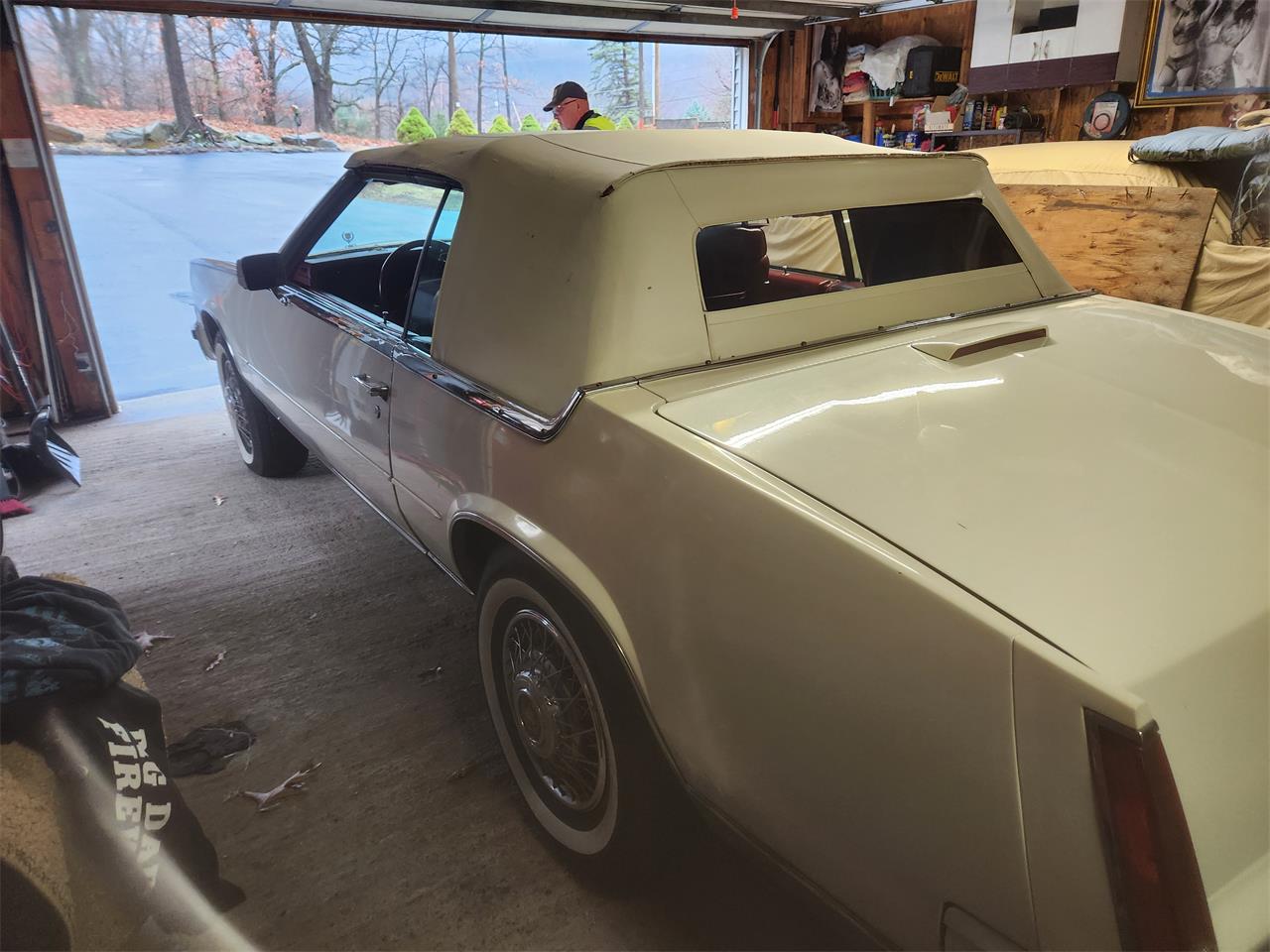 Cadillac-Eldorado-biarritz-1984-White-Red-5