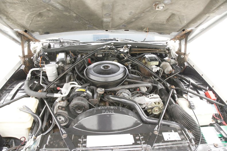 Cadillac-Fleetwood-1989-White-Red-17