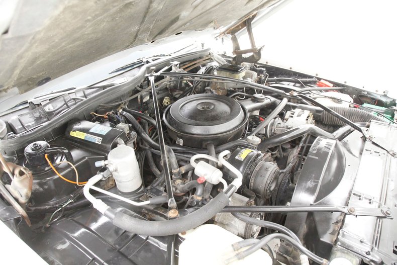 Cadillac-Fleetwood-1989-White-Red-18