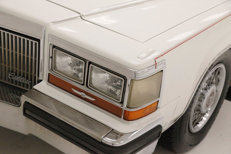 Cadillac-Fleetwood-1989-White-Red-20