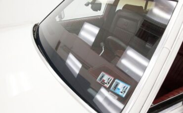 Cadillac-Fleetwood-1989-White-Red-21