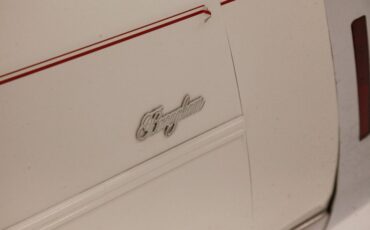 Cadillac-Fleetwood-1989-White-Red-26