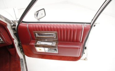 Cadillac-Fleetwood-1989-White-Red-27