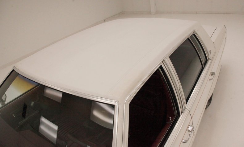 Cadillac-Fleetwood-1989-White-Red-3