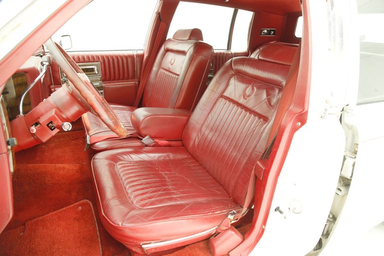 Cadillac-Fleetwood-1989-White-Red-30