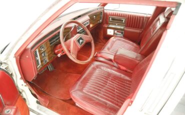 Cadillac-Fleetwood-1989-White-Red-31