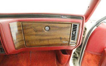 Cadillac-Fleetwood-1989-White-Red-35