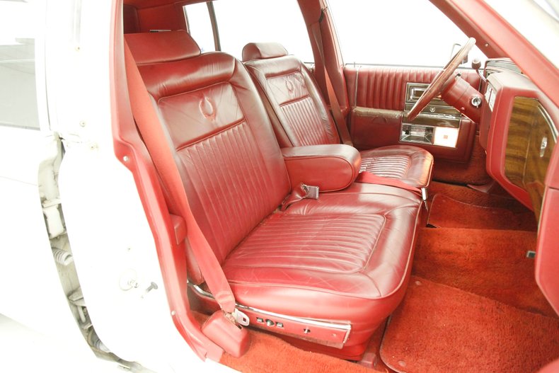 Cadillac-Fleetwood-1989-White-Red-37