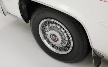 Cadillac-Fleetwood-1989-White-Red-39