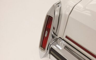 Cadillac-Fleetwood-1989-White-Red-40