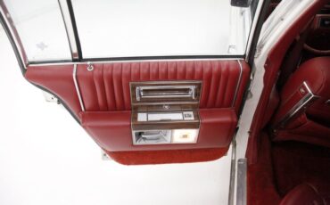 Cadillac-Fleetwood-1989-White-Red-42