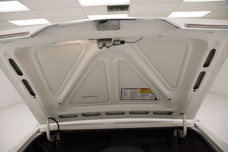 Cadillac-Fleetwood-1989-White-Red-48