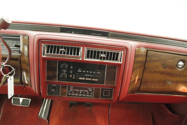 Cadillac-Fleetwood-1989-White-Red-5