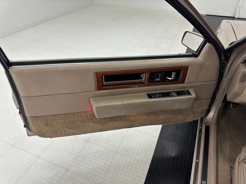 Cadillac-Fleetwood-1990-Antelope-Firemist-Antelope-25