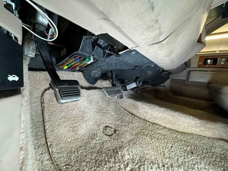 Cadillac-Fleetwood-1990-Antelope-Firemist-Antelope-42