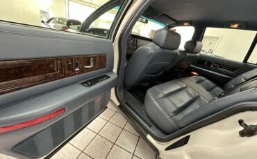 Cadillac-Fleetwood-1995-White-Dark-Blue-11